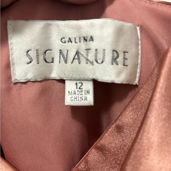 Gown - Picture 4 of 6